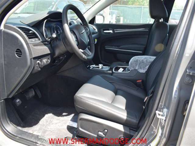 Chrysler 300 2017 photo 12